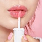 benefit_cosmetics_posietint_cheek_lip_stain_lifestyle_500