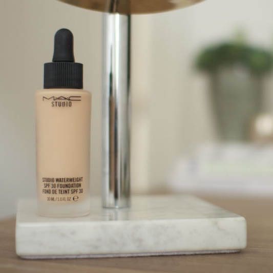 Mac Studio Waterweight SPF30 Foundation 30ML (4)